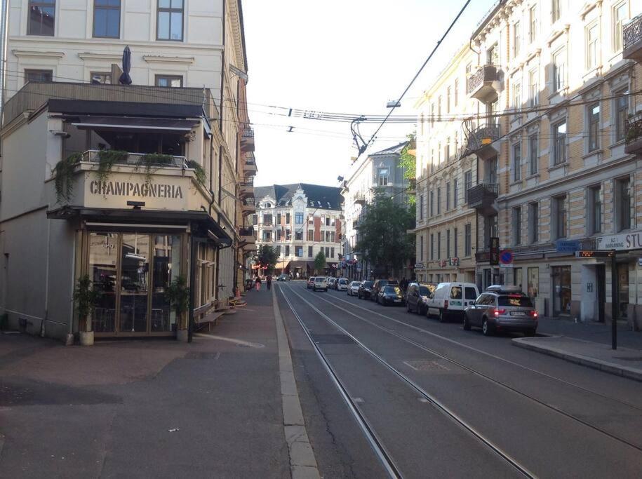 Just Behind The Royal Palace Appartement
